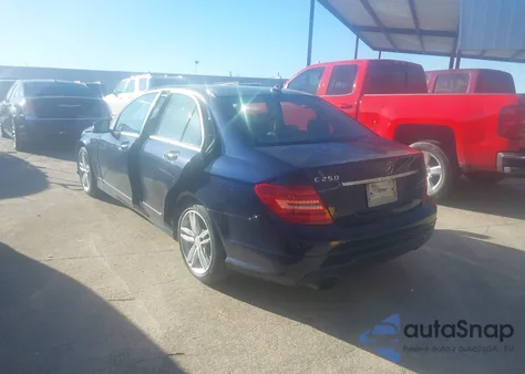 2014 Mercedes-Benz C 250 из США, поврежденный, VIN WDDGF4HB9EA963433